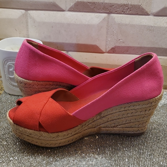 SOLD!! TORY BURCH Filipa Pink Wedges - Size 7 - Picture 3 of 8